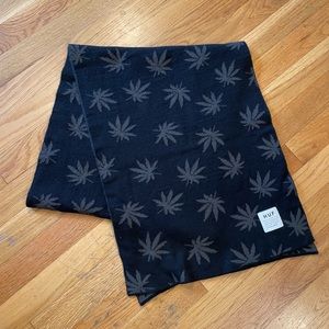 HUF Scarf (black/grey cannabis leaf pattern)